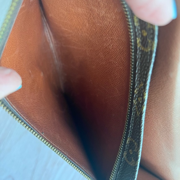 Louis Vuitton vintage clutch wallet hand paired and sealed Vivienne inspired. - Picture 4 of 12